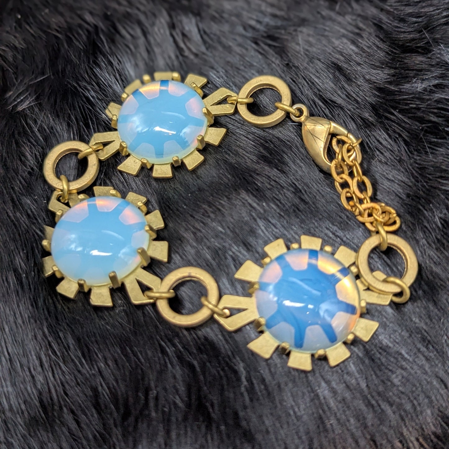 ELIZABETH Bracelet / Brass / Opalite