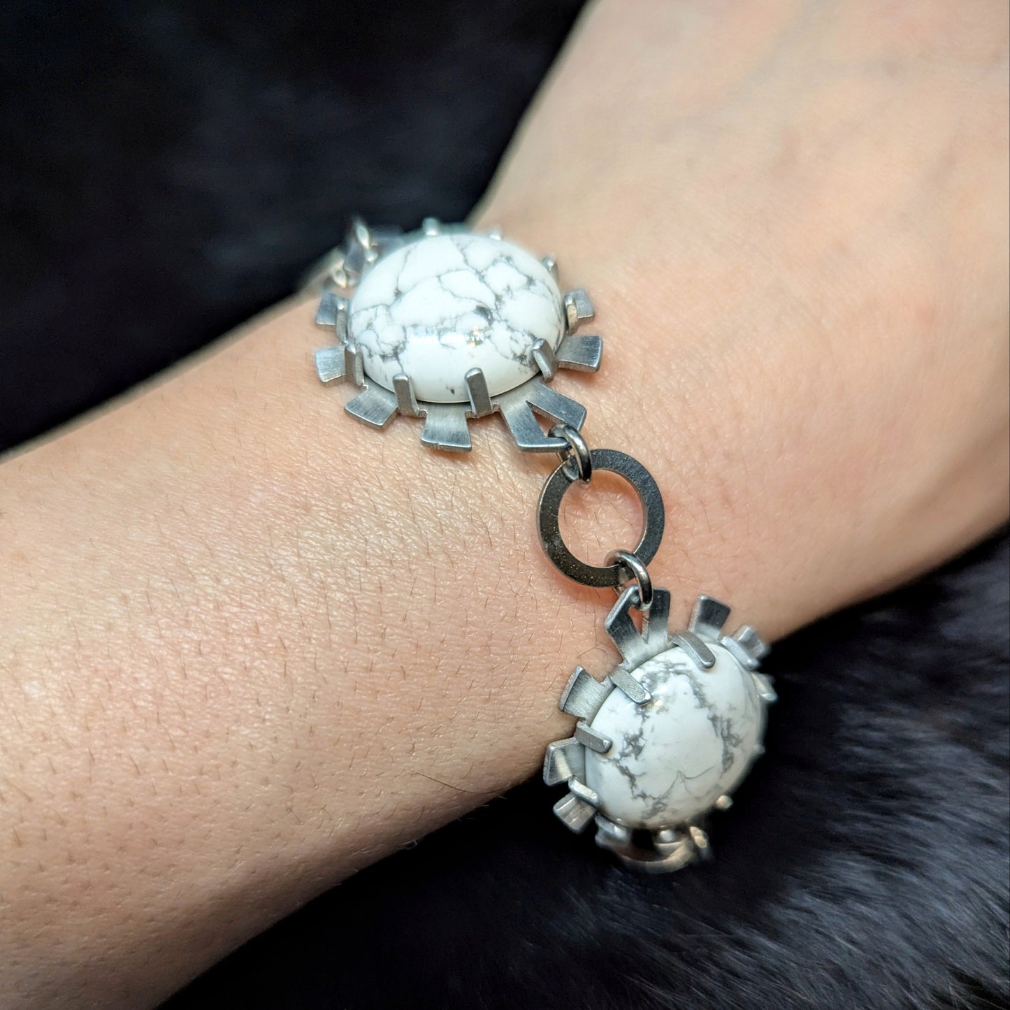 ELIZABETH Bracelet / Aluminum / Howlite