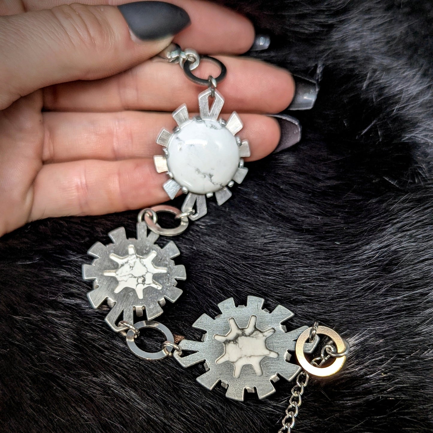 ELIZABETH Bracelet / Aluminum / Howlite