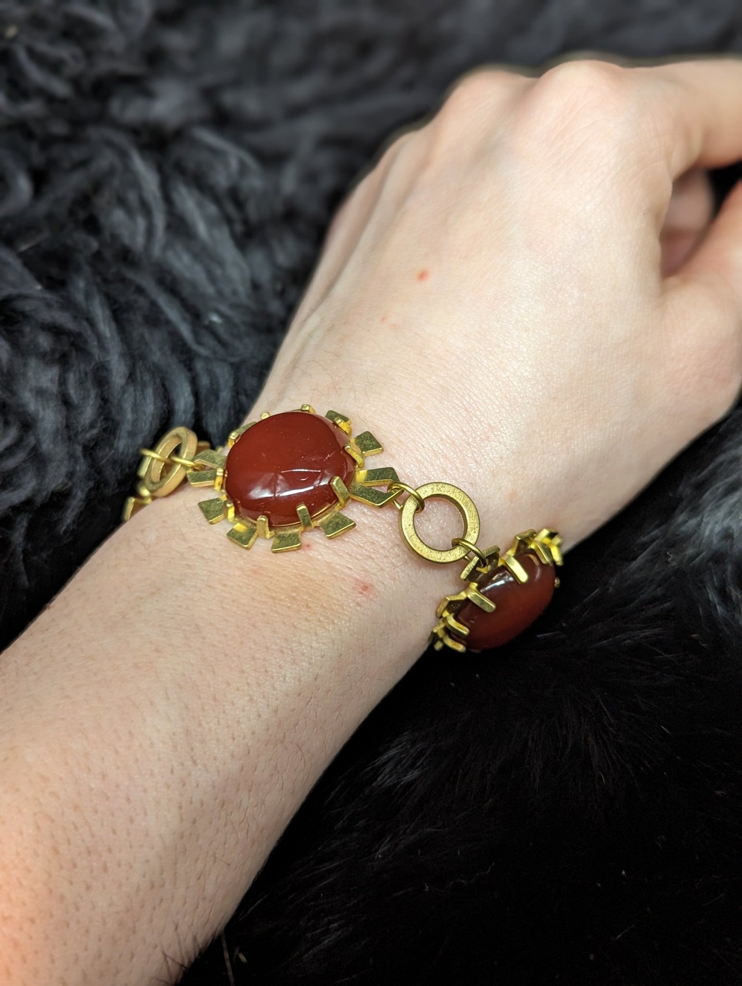 DARKSTAR MACHINATIONS - ELIZABETH Bracelet / Red - Agate / Brass - bracelet