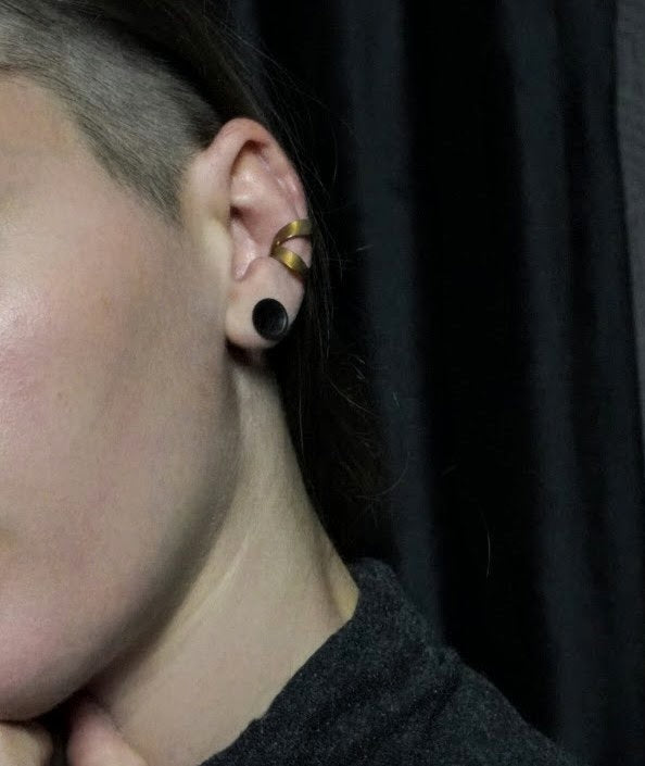 DIAMOND Earcuff / Brass