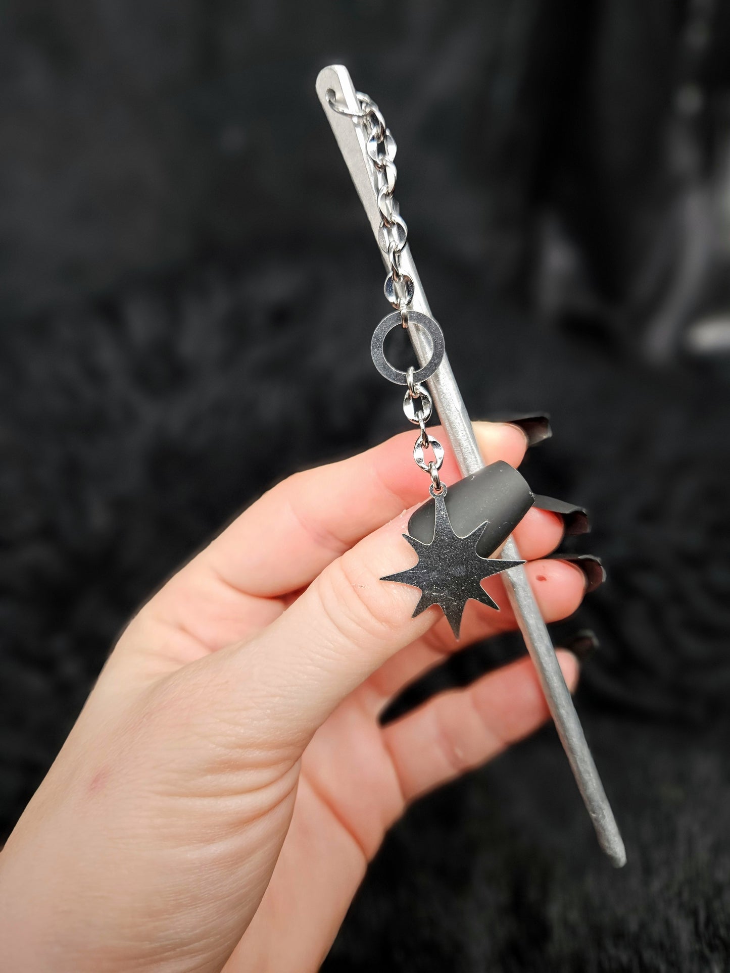 DOUMU Star Dangle Hair Stick / Aluminum