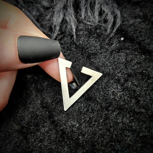Triangle Earcuff / Aluminum