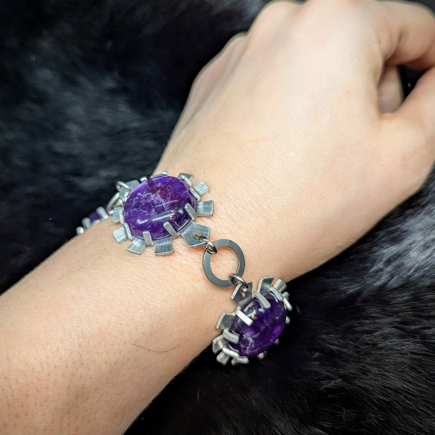 ELIZABETH Bracelet / Aluminum / Amethyst