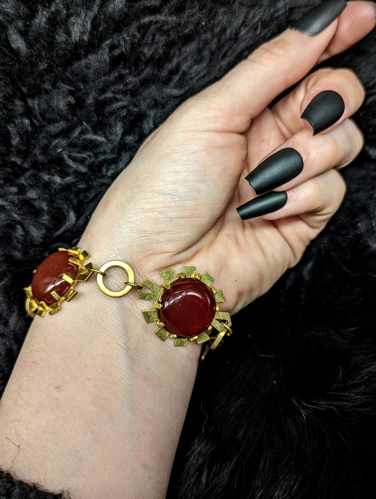 DARKSTAR MACHINATIONS - ELIZABETH Bracelet / Red - Agate / Brass - bracelet