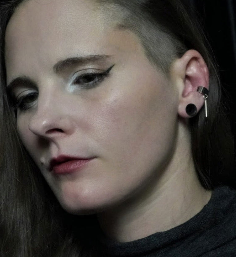 Short Bar Earcuff / Silver