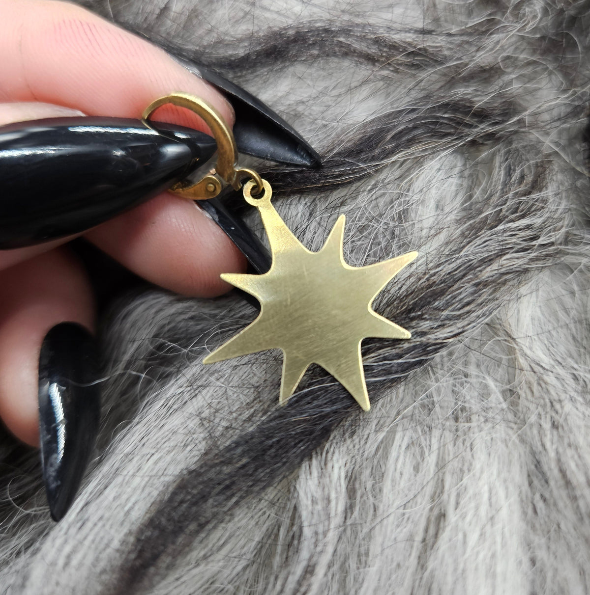 Single Star Earring / Brass