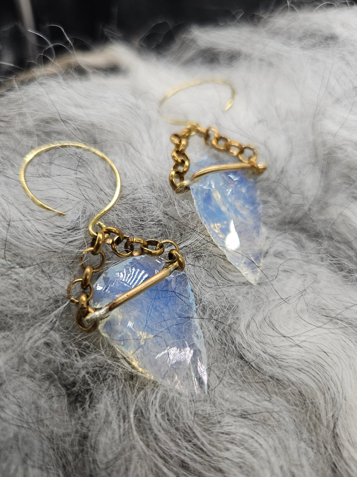 OPALITE SM Arrowhead Earrings / Brass