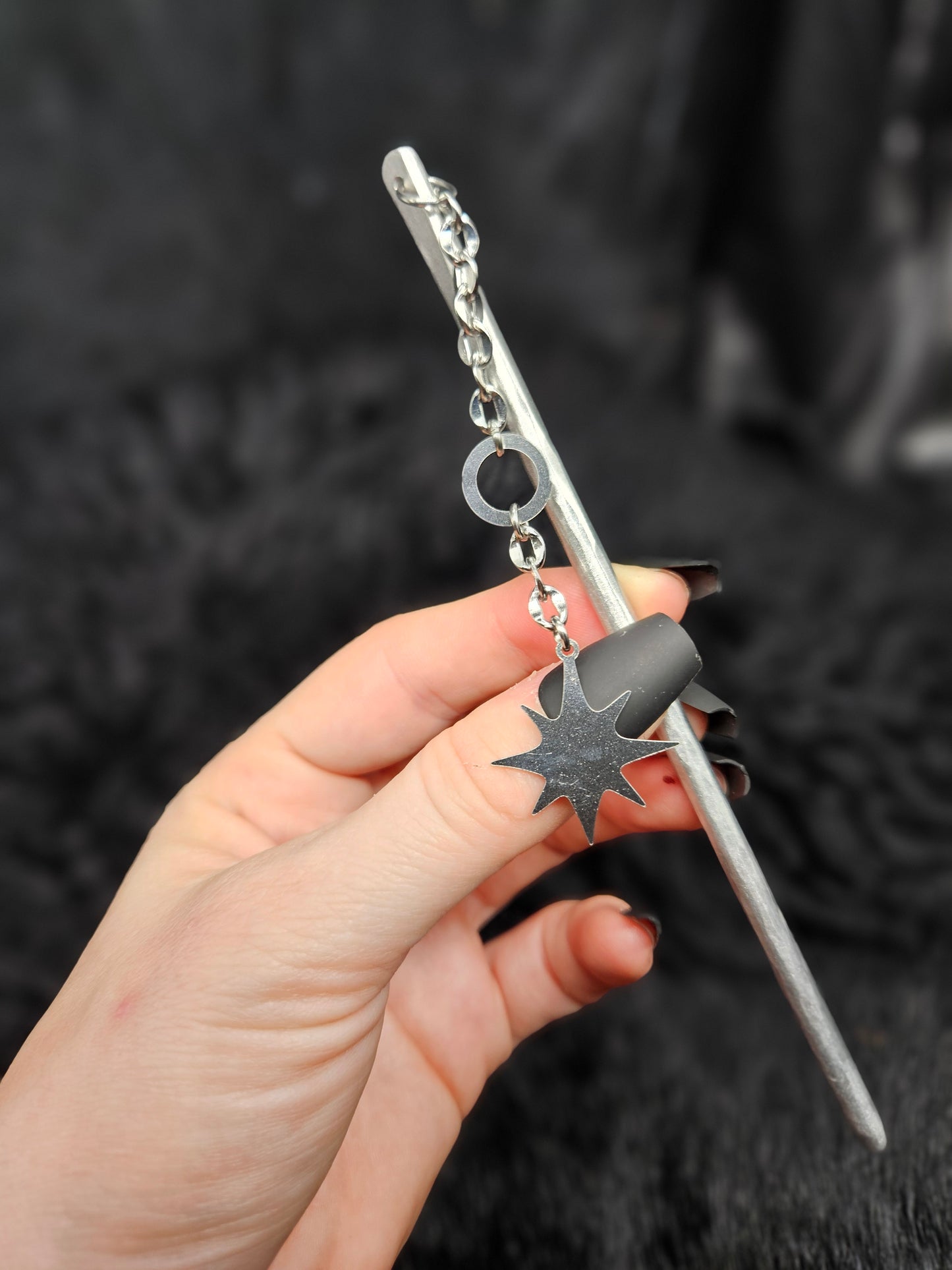 DOUMU Star Dangle Hair Stick / Aluminum